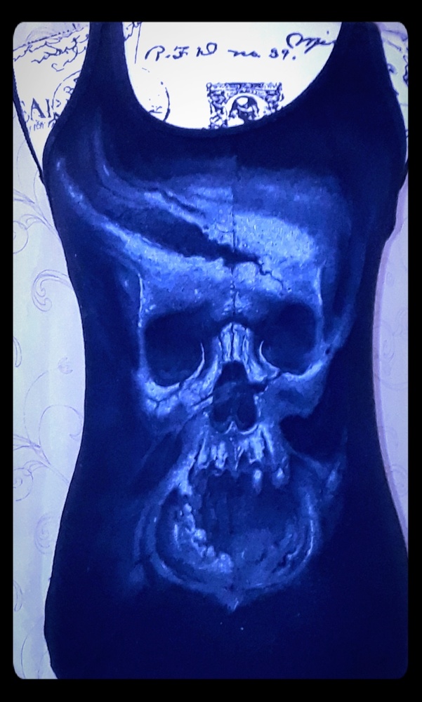 Bella Sleeveless Black Shirt w/ Skulls